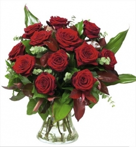 Cam Vazoda 12 Kırmızı Gül  