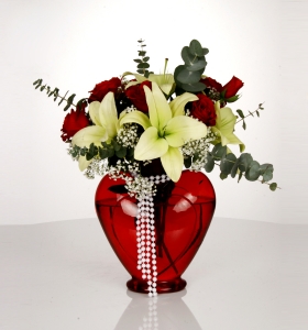 Kalp Camda Güller ve Lilyum  