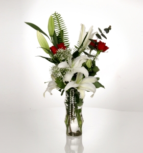 Cam Vazoda Kazablanka ve Güller  