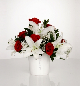 Beyaz Seramikte Gül ve Kazablanka  