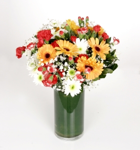 Cam Vazoda Rengarenk Kır Çiçekleri  