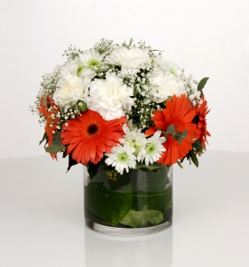 Cam Vazoda Turuncu Gerbera ve Karanfil  