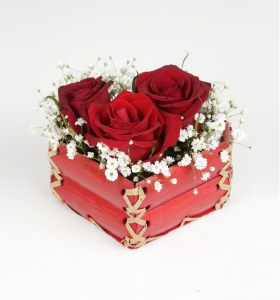 Kalp Sepette 3 Kırmızı Gül  